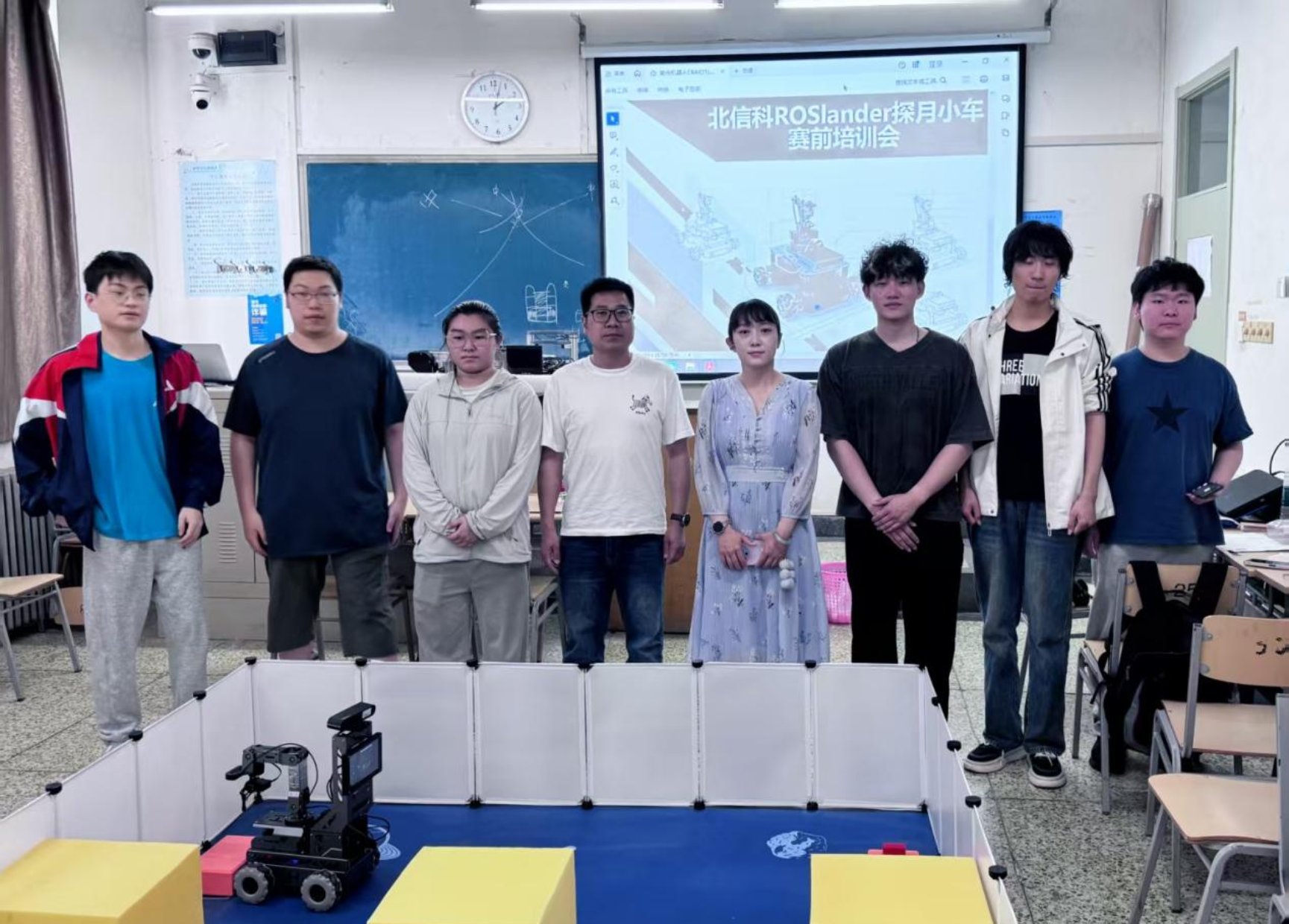 应用技术学院开展中国机器人及人工智能大赛小型桌面级 挑战赛专项辅导活动